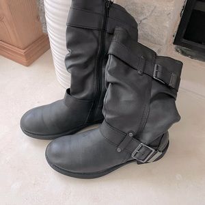 Black/ grayish boots